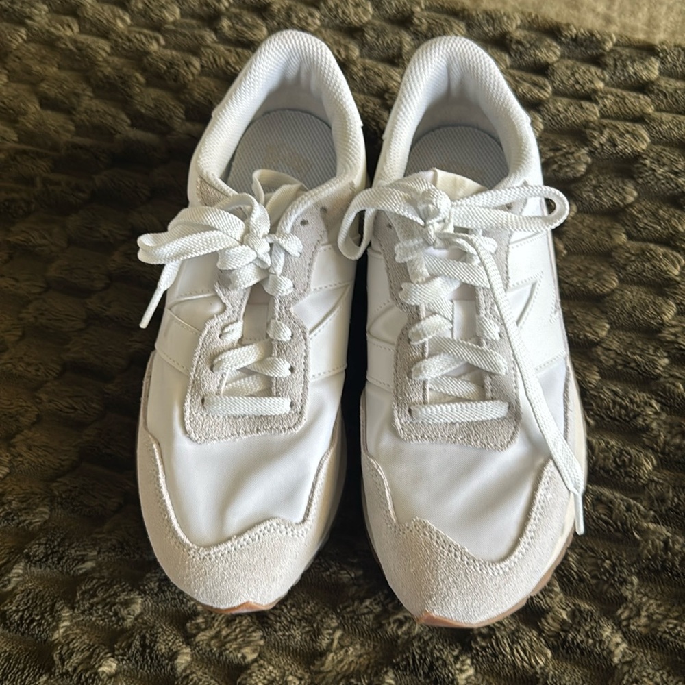 Brand new worn once New Balance 237